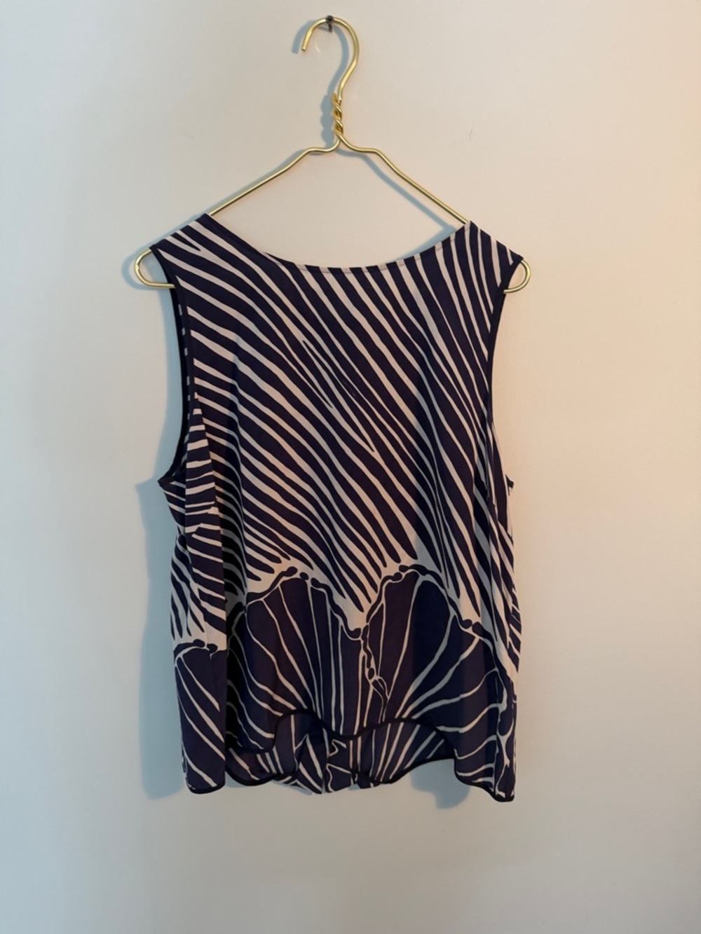 Lilly Pulitzer Sleeveless Navy and White Patterned Women’s Top